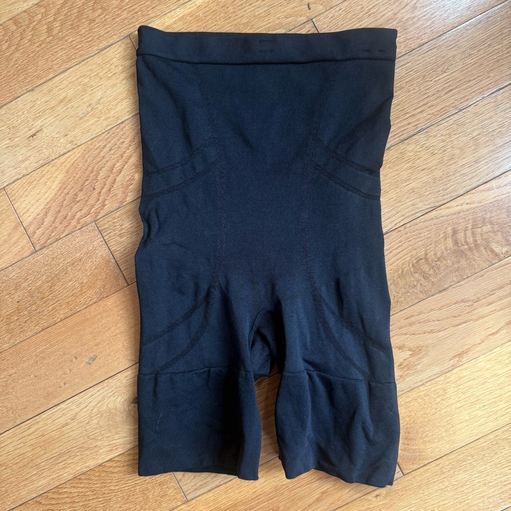Spanx Slim Cognito High-Waisted Mid-Thigh Short Slim, M